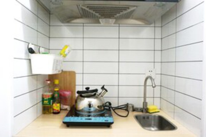 Room 10 of 12