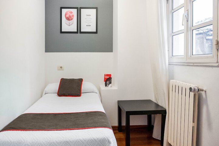 Room 10 of 33