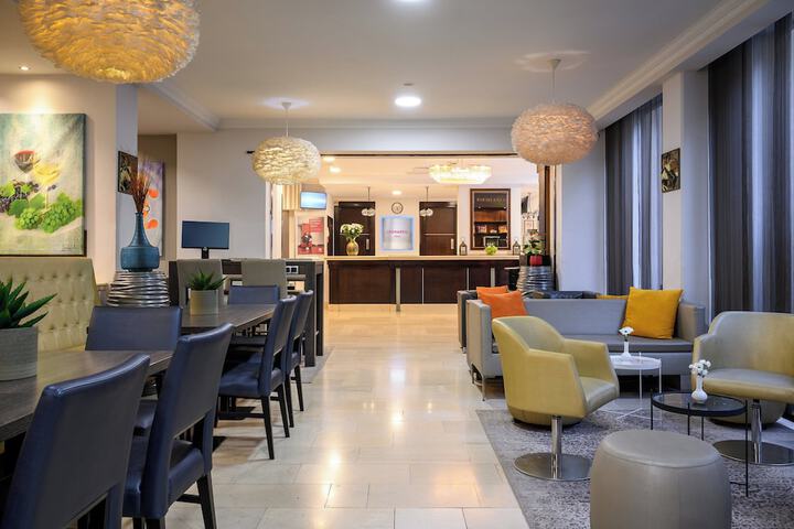 Entrance & Lobby