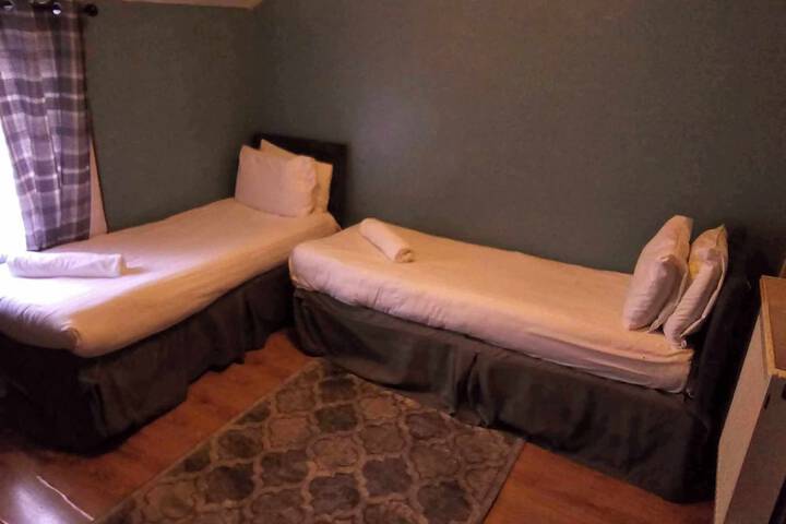 Room 32 of 48