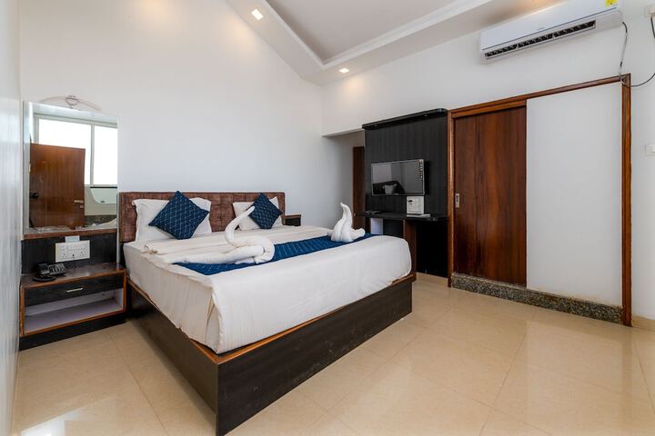 Room 5 of 20