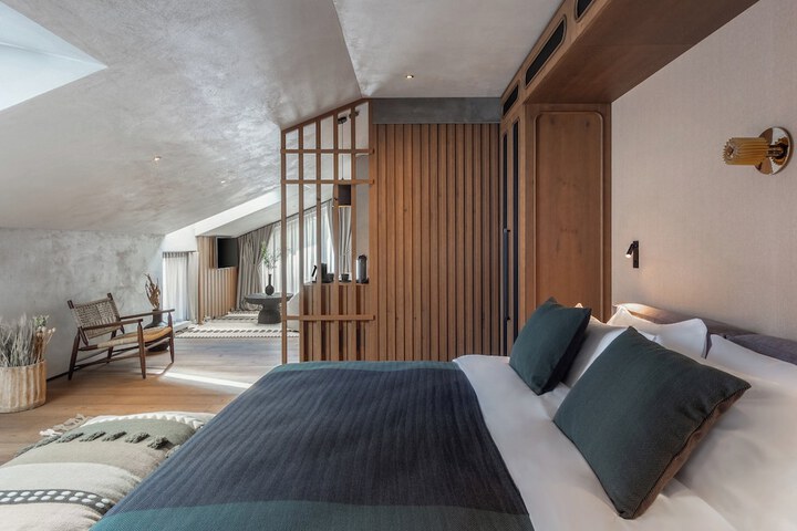 Room 33 of 164