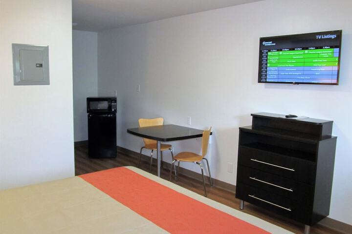 1 Queen Bed Kitchen (7 of 14)