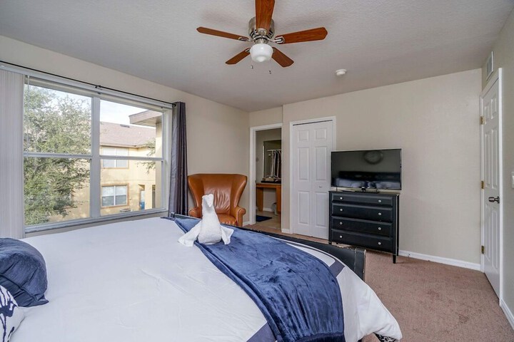 Room 3 of 6