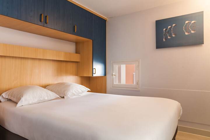 Room 6 of 31