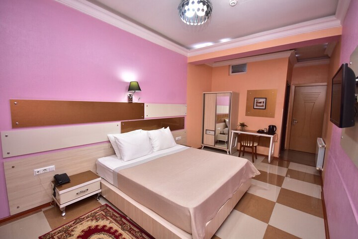 Room 7 of 42