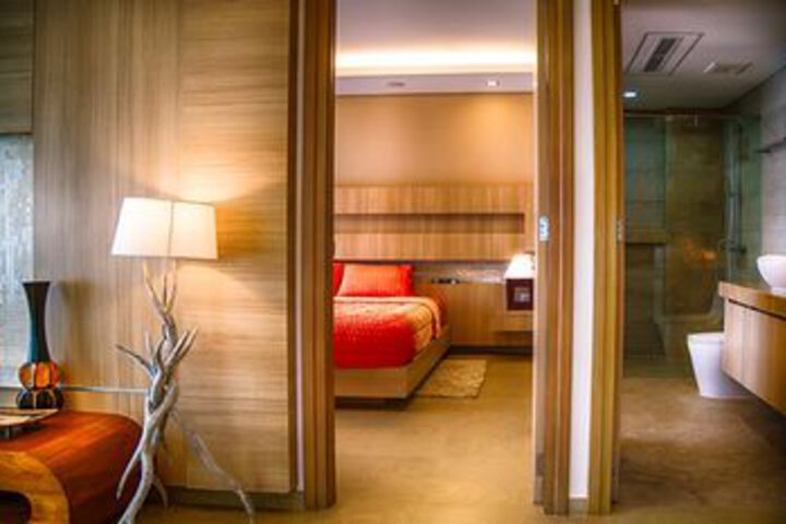 Room 4 of 103