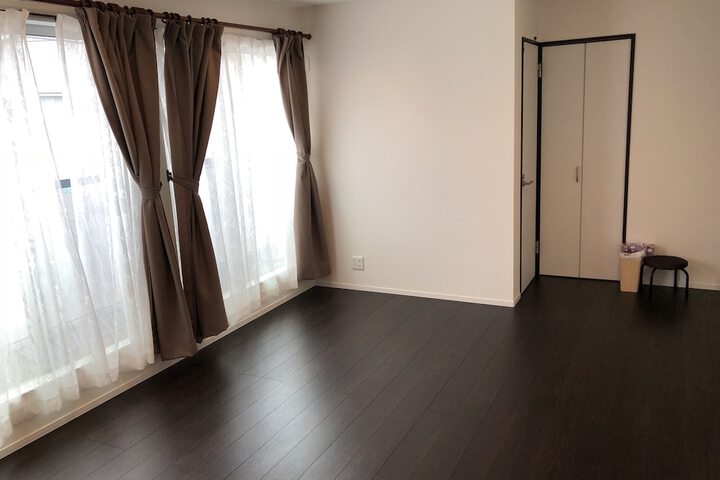 Room 5 of 11