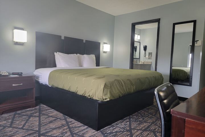 1 King Bed (9 of 16)