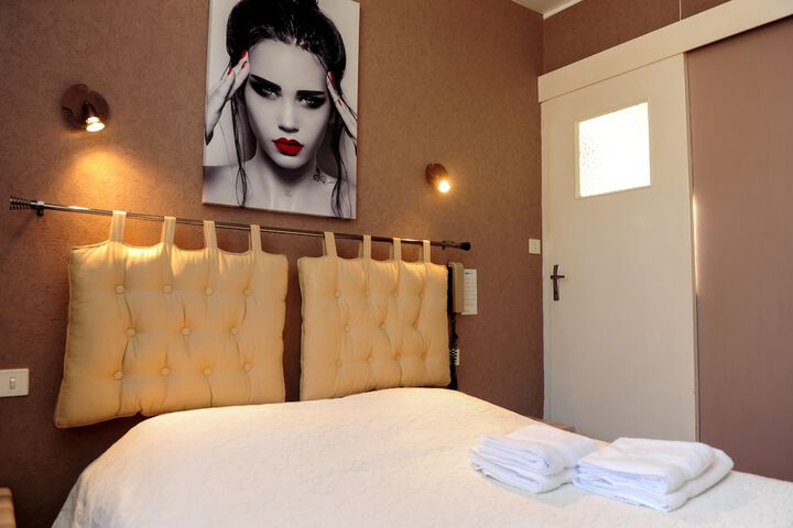 Room 3 of 62