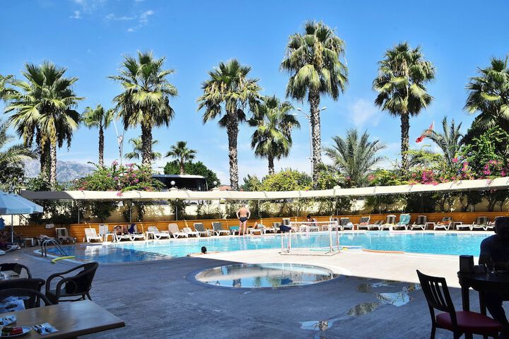 Hotel with Pool