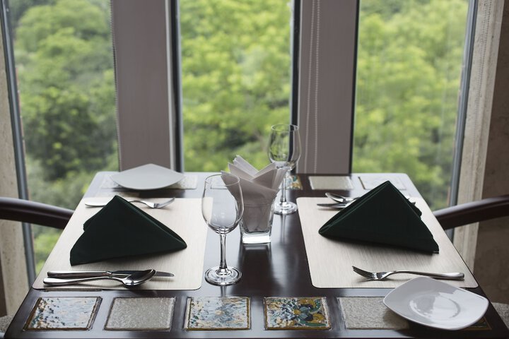 Dining 31 of 37