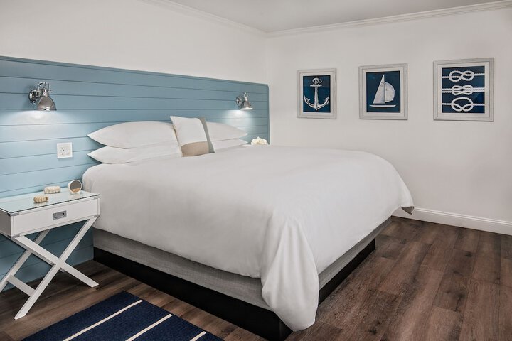Room 7 of 27