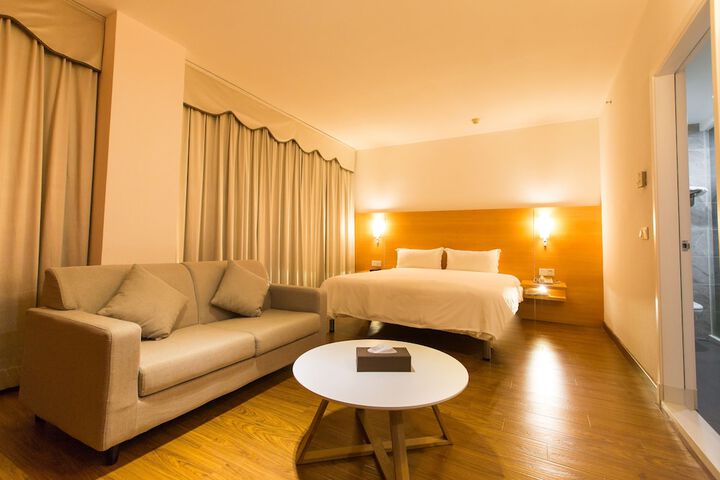 Room 13 of 35