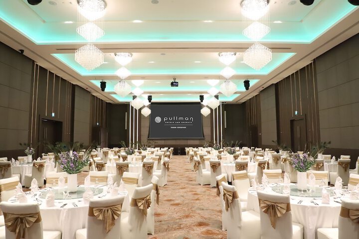 Ballroom/Hall 95 of 113