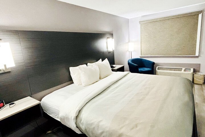 1 King Bed (11 of 11)