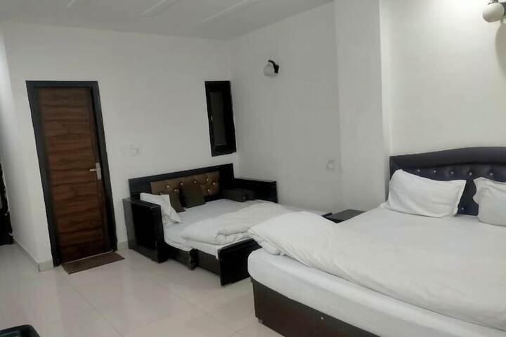 Room 5 of 14
