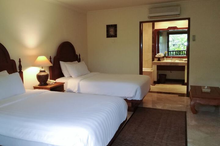 Room 10 of 37