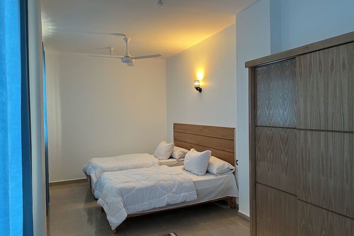 Room 42 of 100