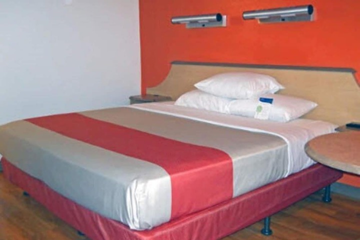 Room 12 of 40