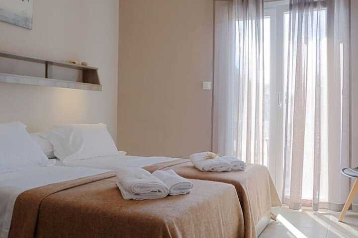 Room 12 of 25
