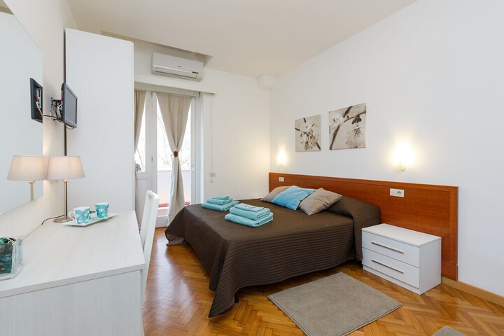 Room 2 of 52