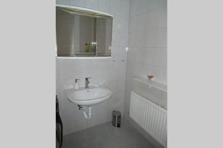 Room 4 of 4
