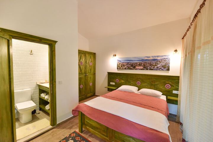 Room 13 of 90