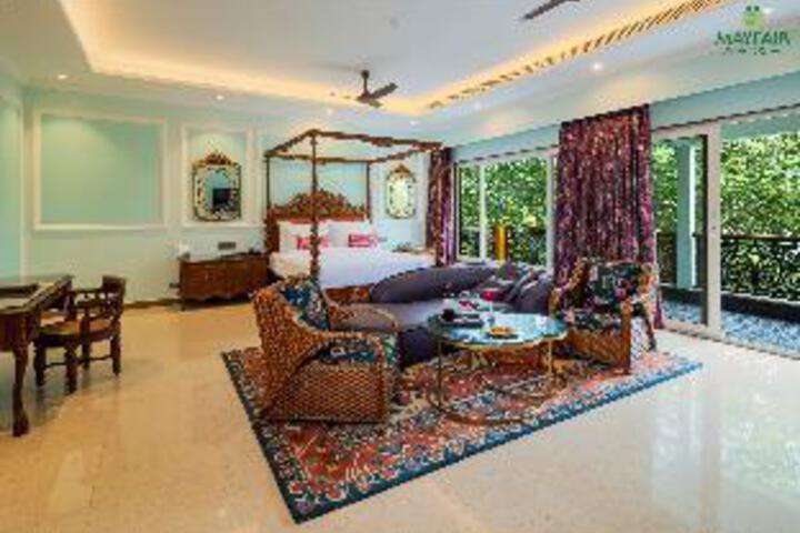 Room 5 of 11