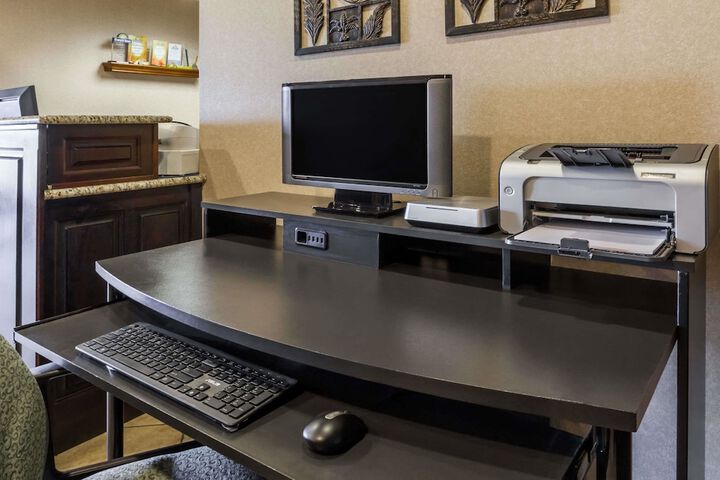 Business Center 17 of 17