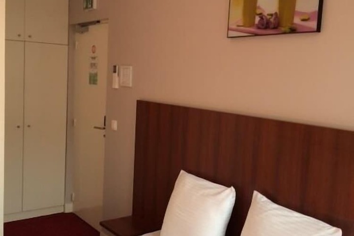 Room 6 of 41
