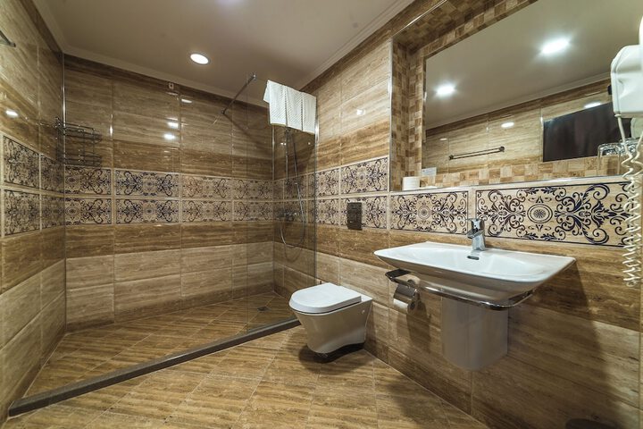 Room 14 of 30