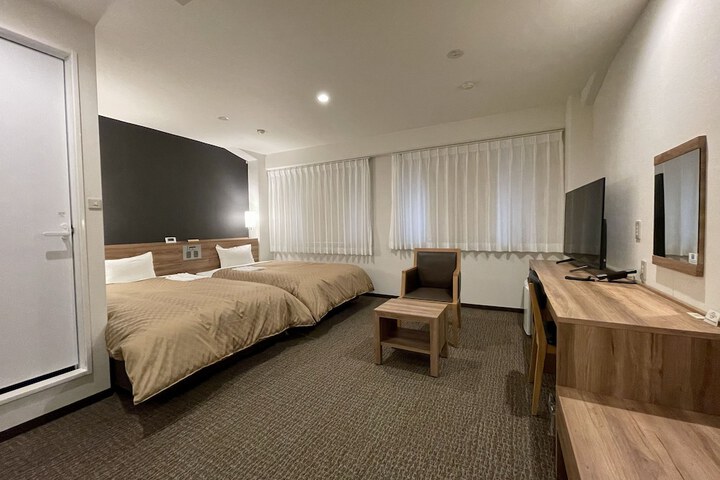 Room 12 of 18