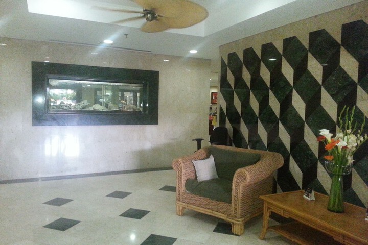 Entrance & Lobby