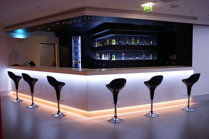 Lounge 28 of 50