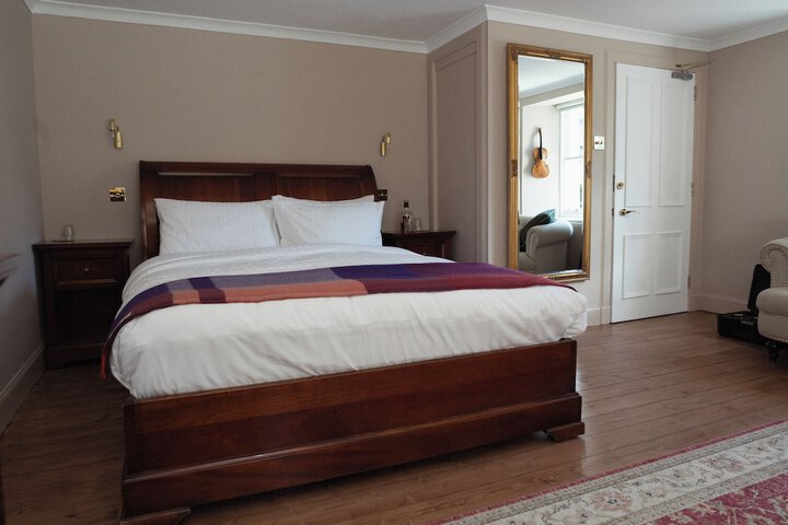 Room 5 of 25