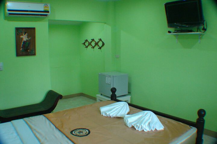 Room 8 of 14