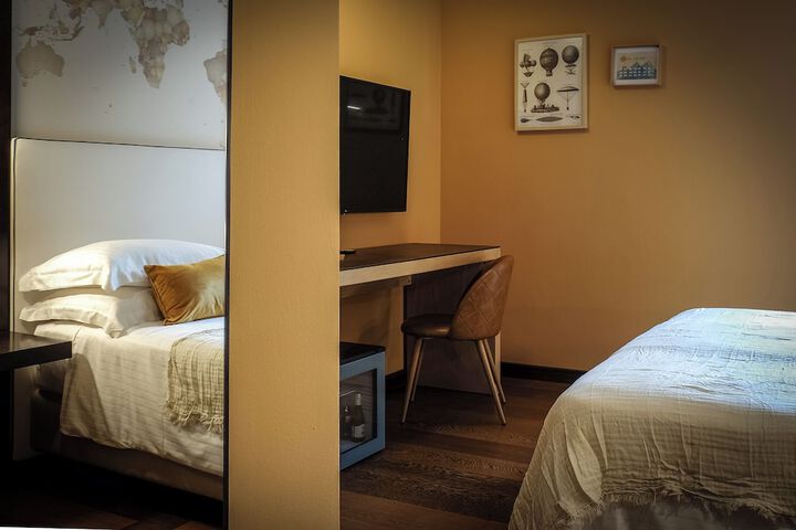 Room 34 of 84