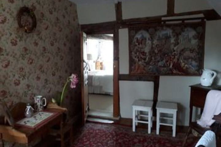 Room 10 of 16