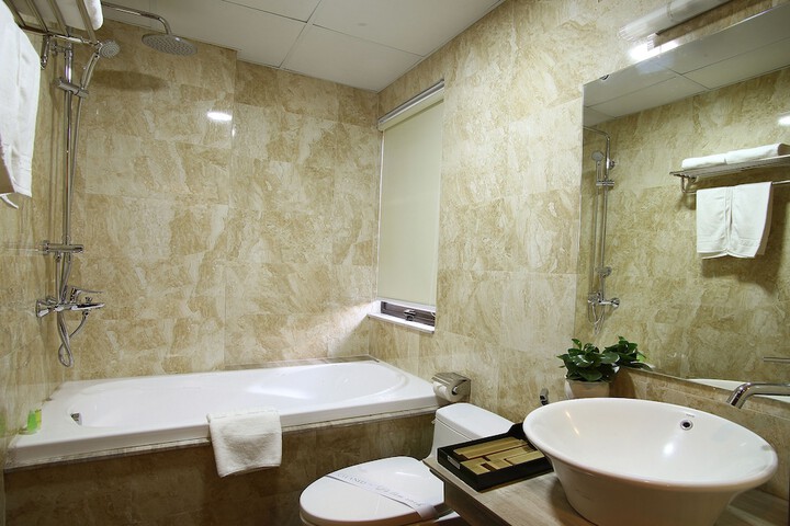 Room 16 of 34