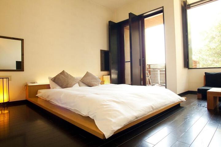 Room 12 of 50