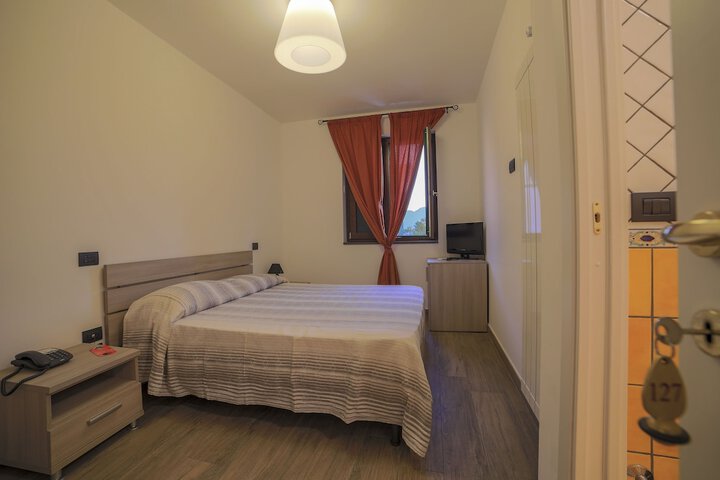Room 5 of 25