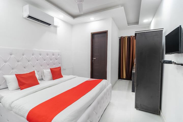 Room 8 of 19