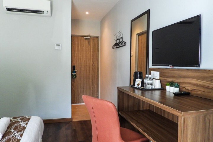 Room 12 of 126