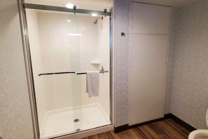 Bathroom shower