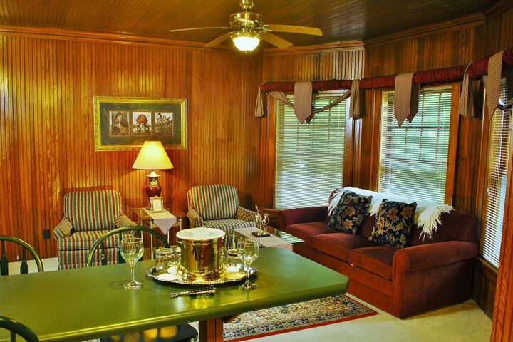 Room 43 of 200