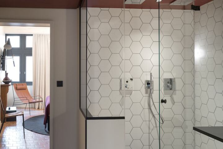Room 218 of 285