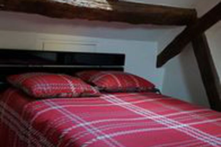 Room 8 of 18