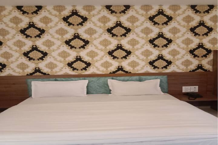 Room 7 of 17