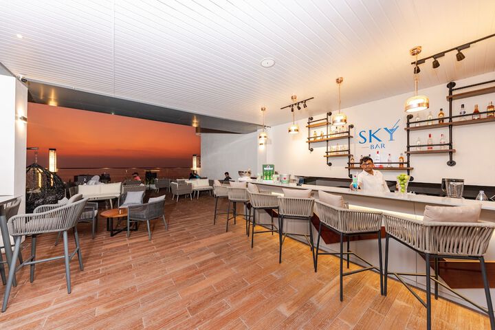 Lounge 57 of 60